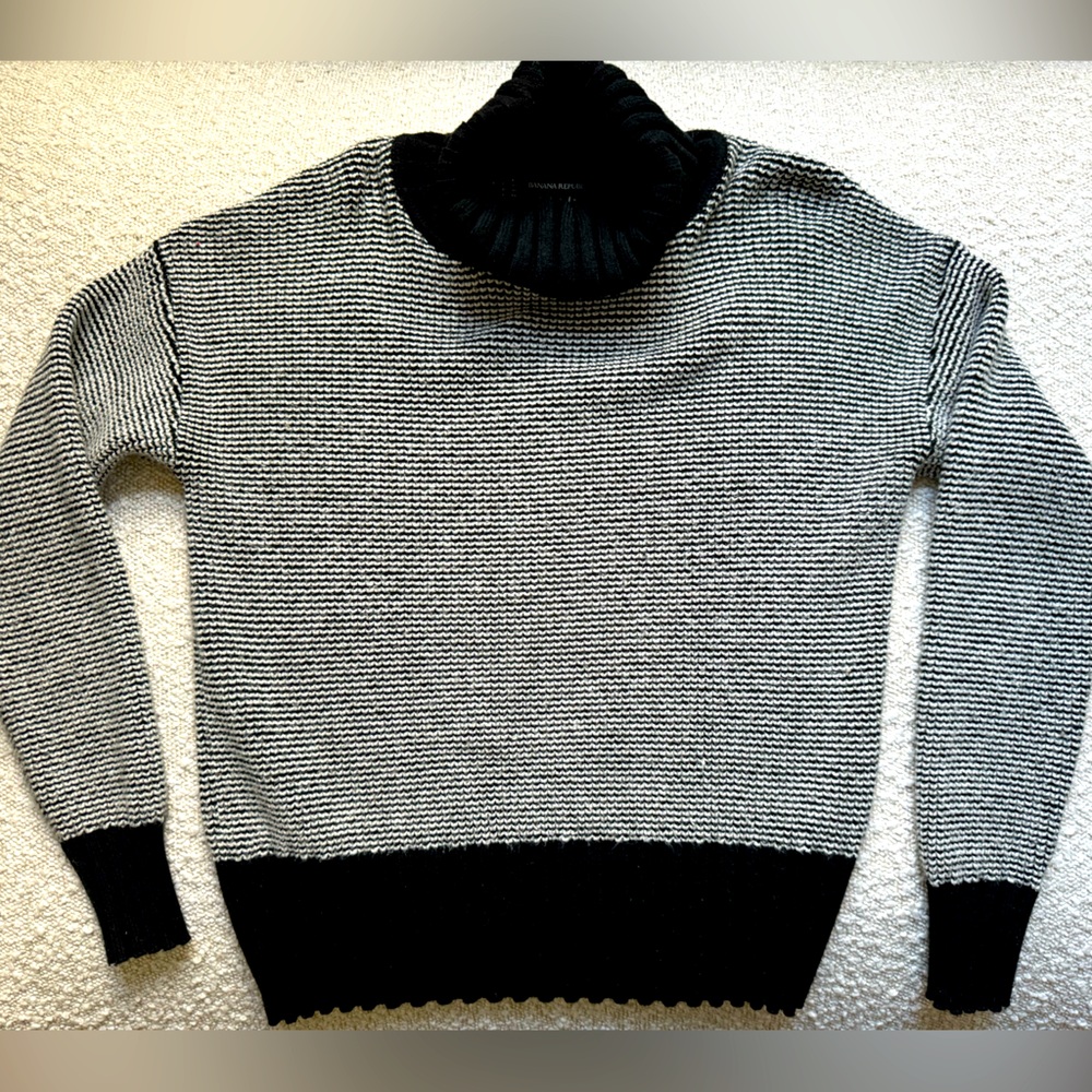 Banana Republic Turtleneck sweater, XS